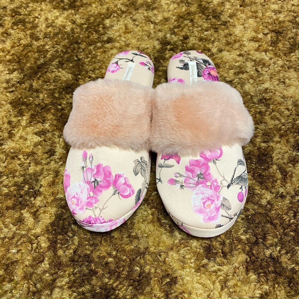VIctoria’s Secret Slipper